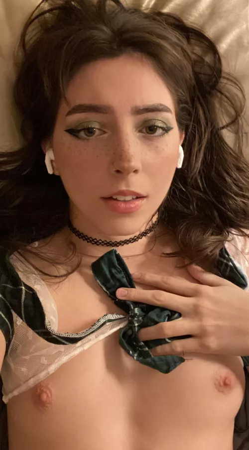 💚🌿🍃 by dazedsub