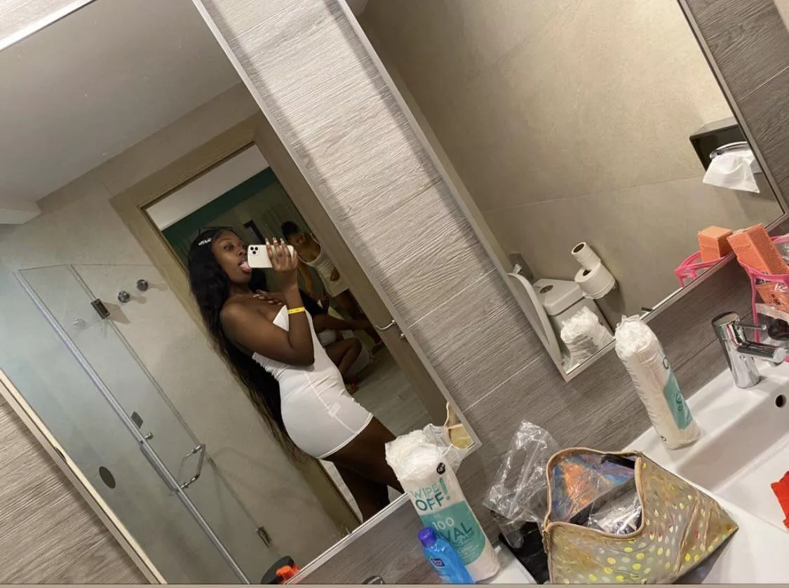 🍫 posted by [deleted]