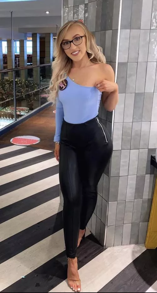 🤤 by Charlieeehill