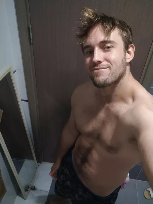 :))) by BenUKfriendly