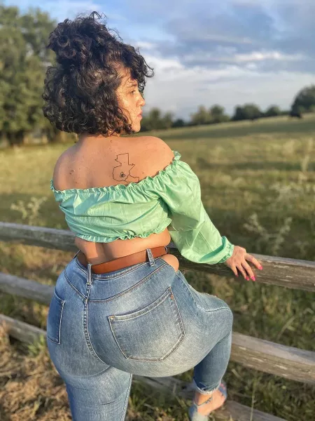 🍑 by LasherDeviance