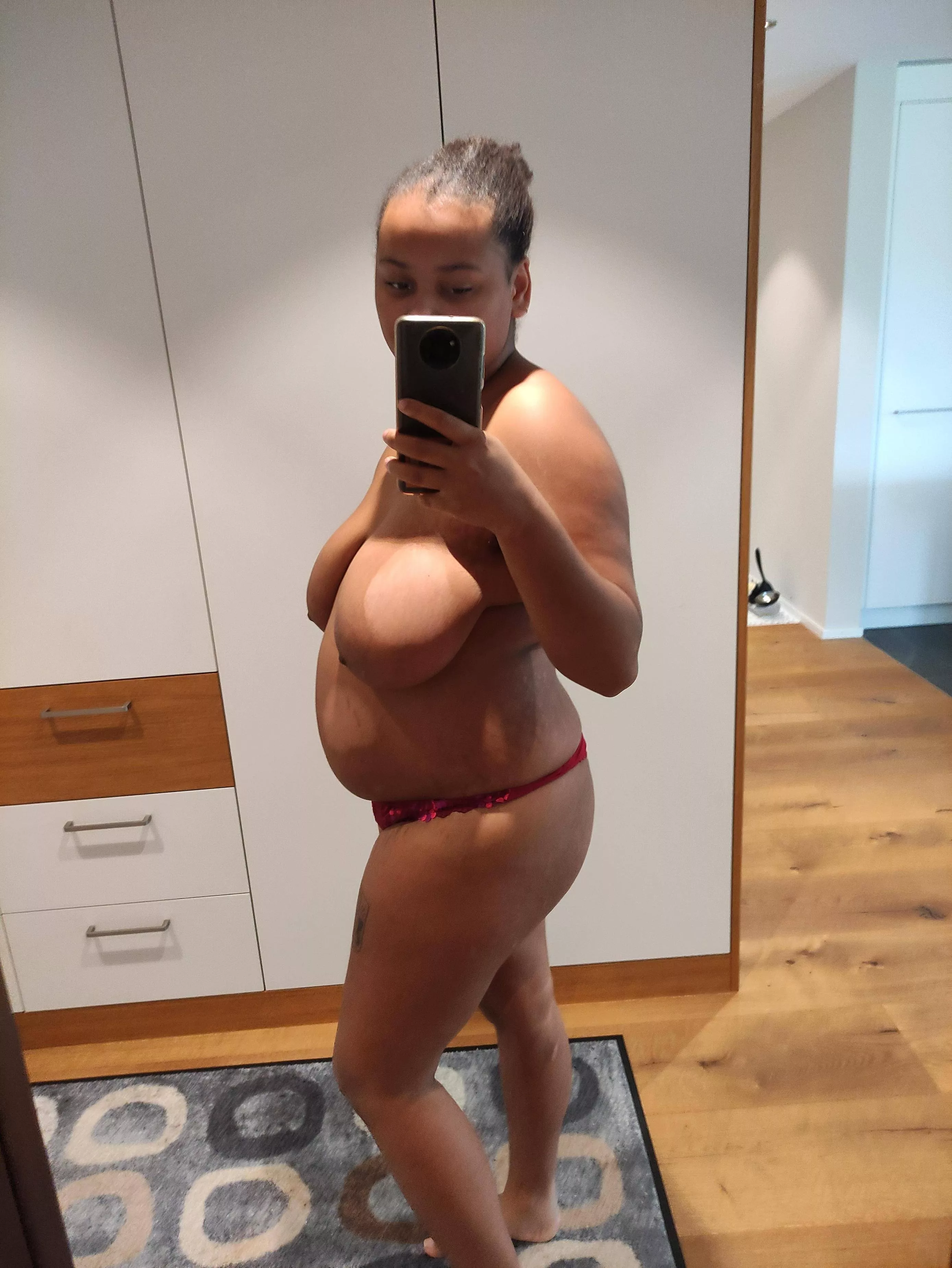 😋 posted by curvypotchi