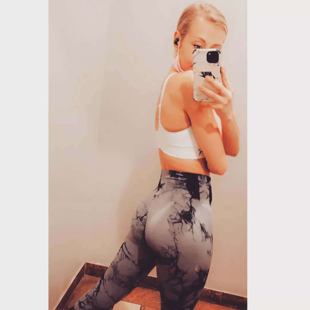 🍑💙 posted by robynino96