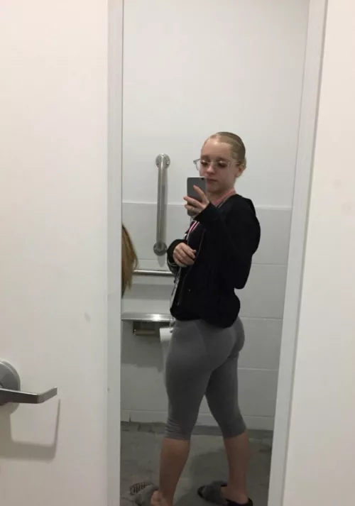 🍑 by AlyssaWamsley