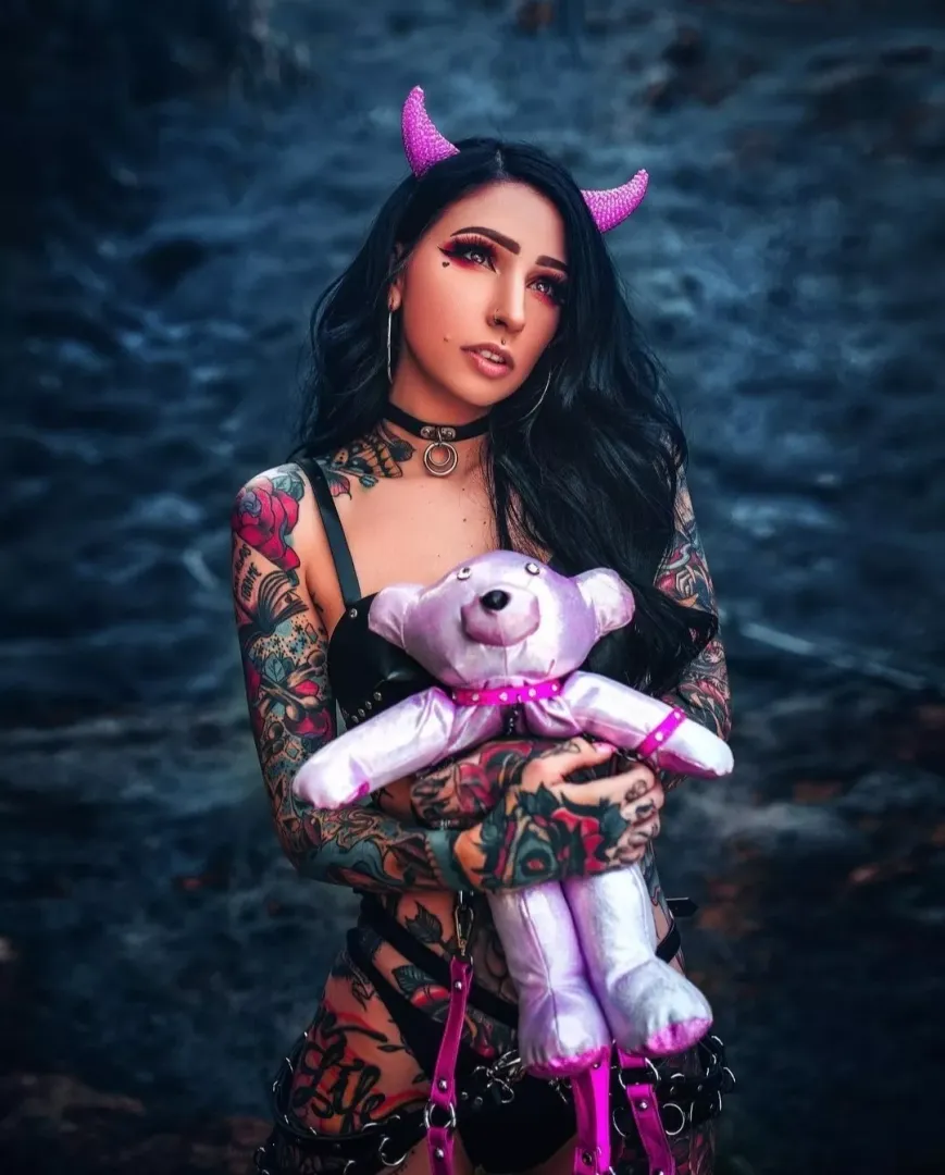 😈😈 posted by angela_mazzanti