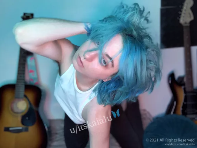 🙃✨🎸🖤💙 by itskaialu