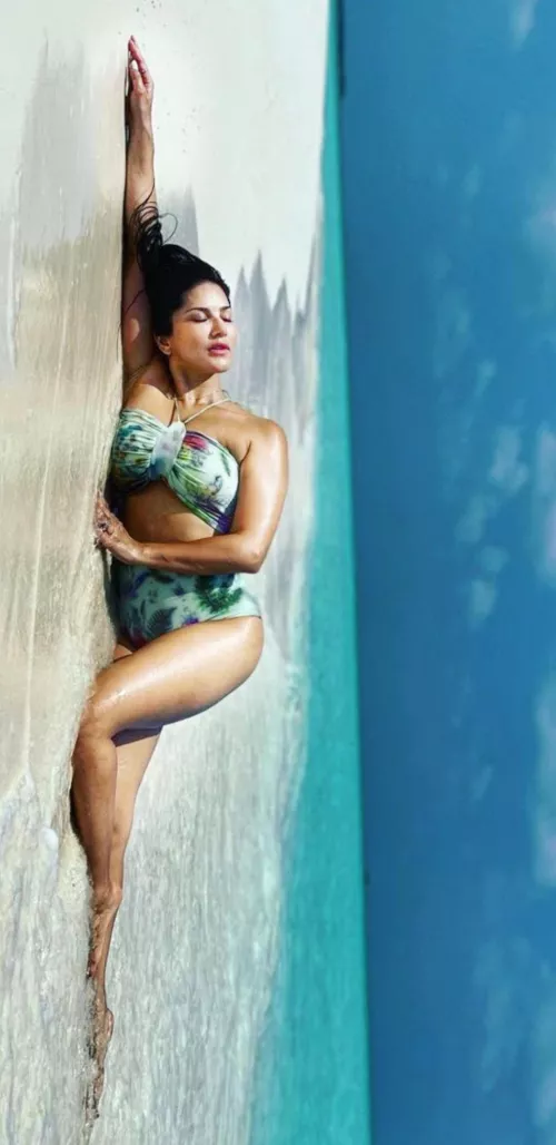 😇😊😍🤩 by vina007