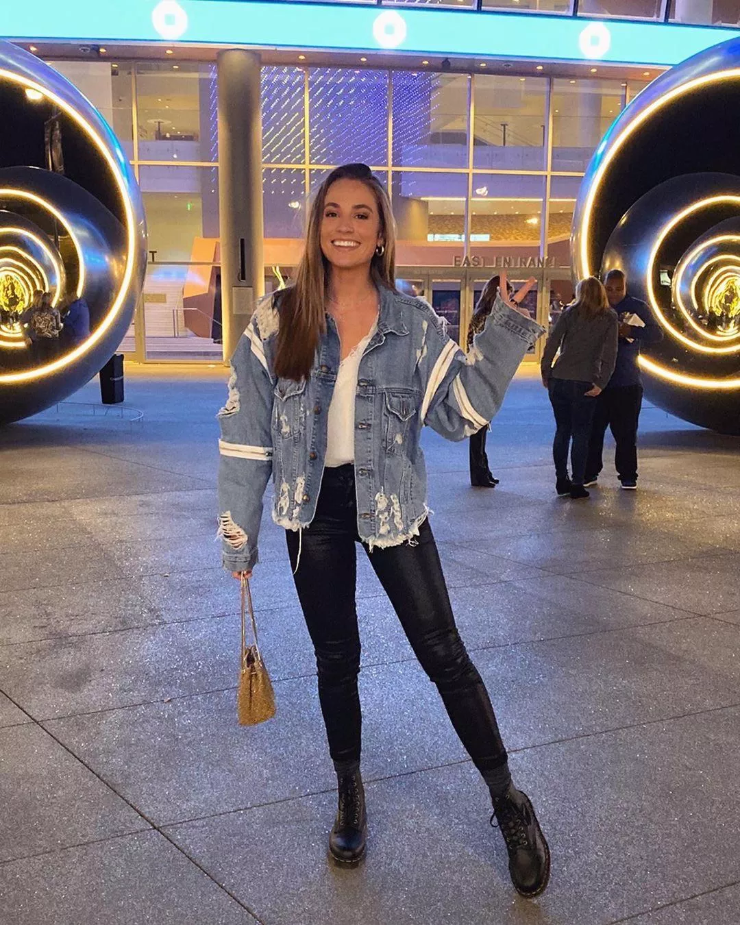 ✌️ posted by TheNextBlGThing