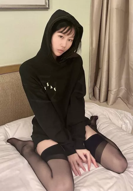 🙆🏻‍♀️🙋🏻‍♀️ by babebambi