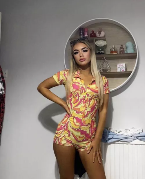 👸🏼 by BlueFish58