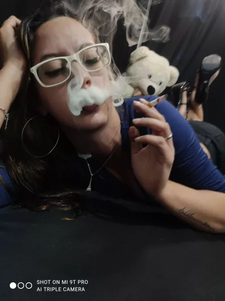 👄🚬😊😊😊 by Anny_Smoker