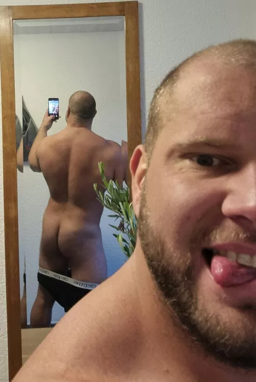 🍑😁 by Wrong-Engineering-74