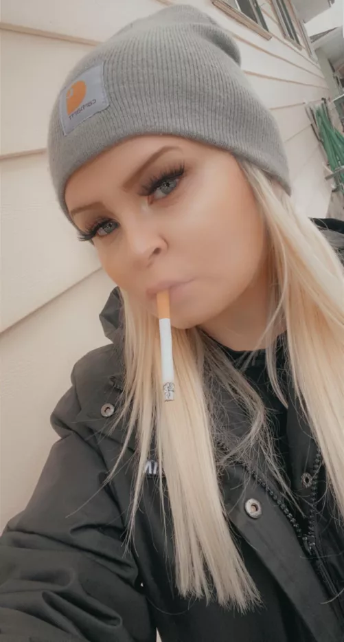 😏💨 by Tinatotts