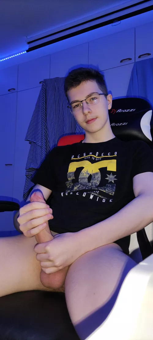 (◔‿◔) by ppboy54