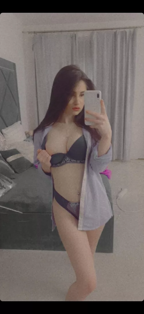 10 % Discount for the next 10 subscribers. I post once or more a day. You can see BJ's, dildo plays, nude pics and more.. by CyroQs