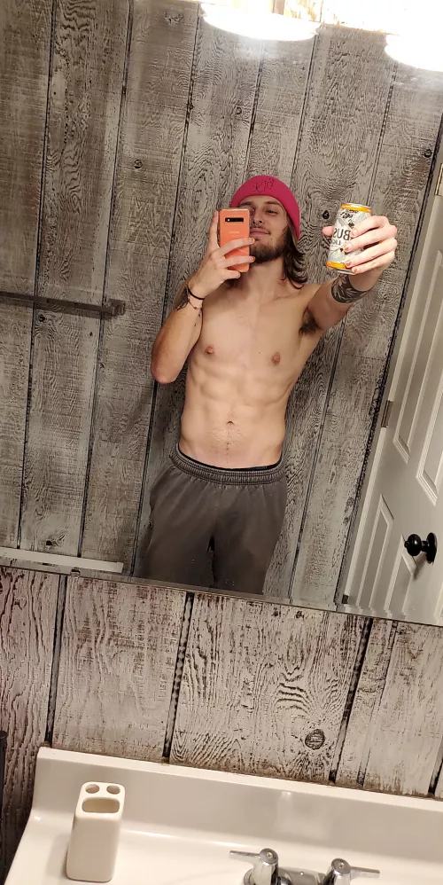 10 hours of skiing later...cheers 🖤 by samplehim