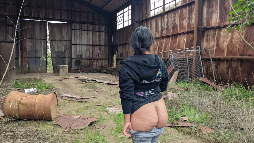 $10 if you can if you know where this photo was taken 😉🍑 by la_kink_couple