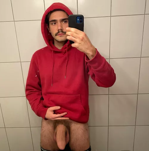 10 upvotes and I’ll clean the mirror by YourBuddyLuky