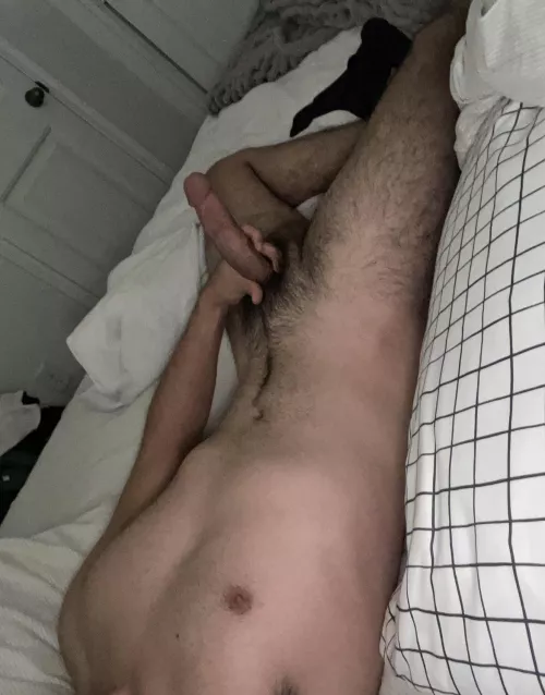 100% straight but I’m down to talk ab nasty stuff. Lmk dms open :) by Spare_Work_7486