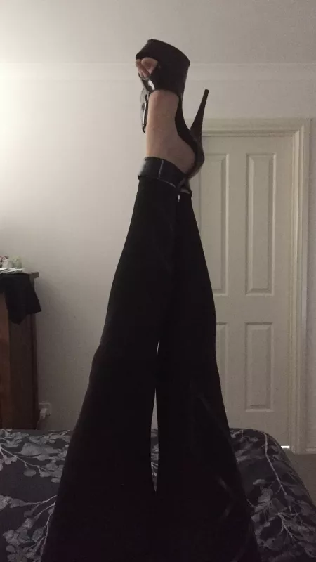 [1440x2560] Great arch by ILoveGarterBelts