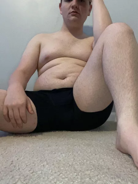 18 chub college freshman, just moved in to my dorm. FIT/MUSCULAR CHASERS hmu for some fun. hairy+ verbal+ add me emanlooking by dicklover617
