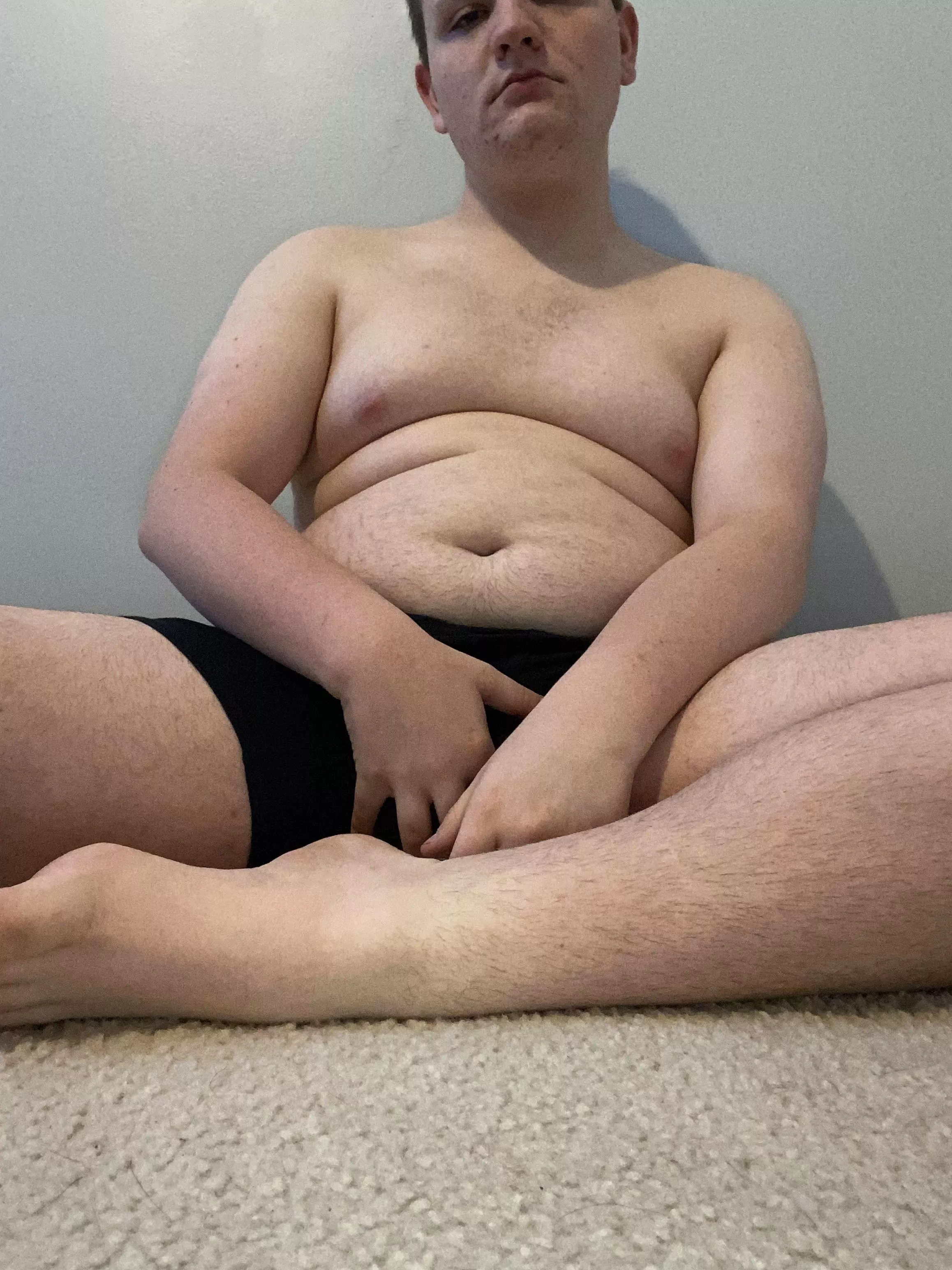 18 chub college freshman, just moved in to my dorm. FIT/MUSCULAR CHASERS hmu for some fun. hairy+ verbal+ add me emanlooking posted by dicklover617