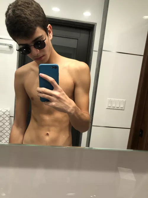 18, horny by Superboyyy17