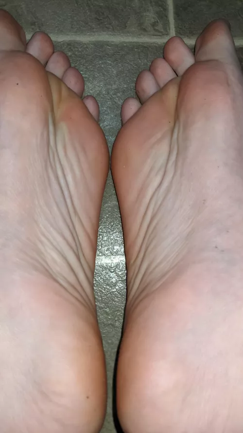 18 looking for a big dick daddy, DM me 😉 by Kaden_ca