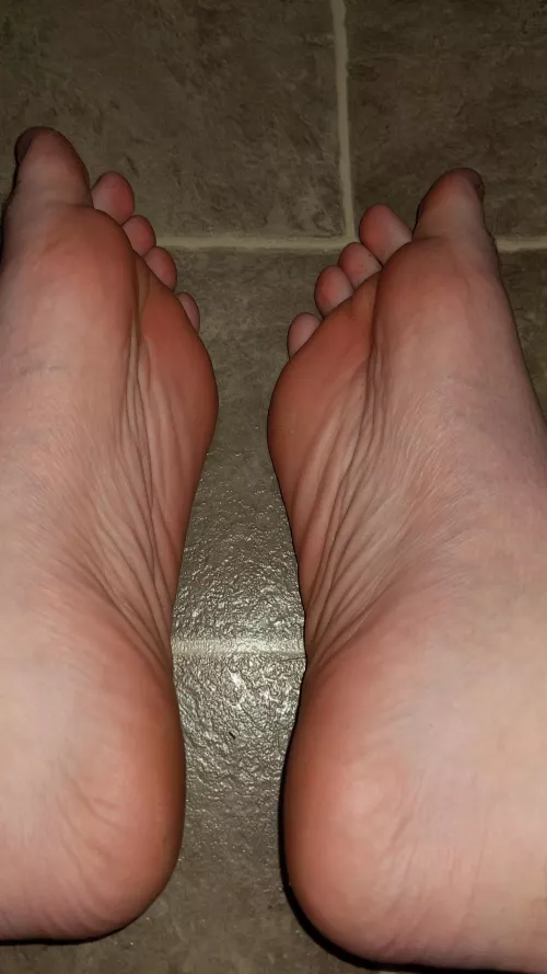 18 looking for a daddy, DM me 😉 by Kaden_ca