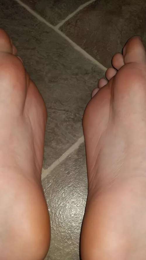 18 looking for a decent sized dick for between my soles, DM me 😉 by Kaden_ca