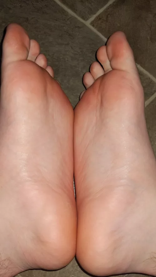18 looking for a decent sized dick for between my soles, DM me 😉 by Kaden_ca