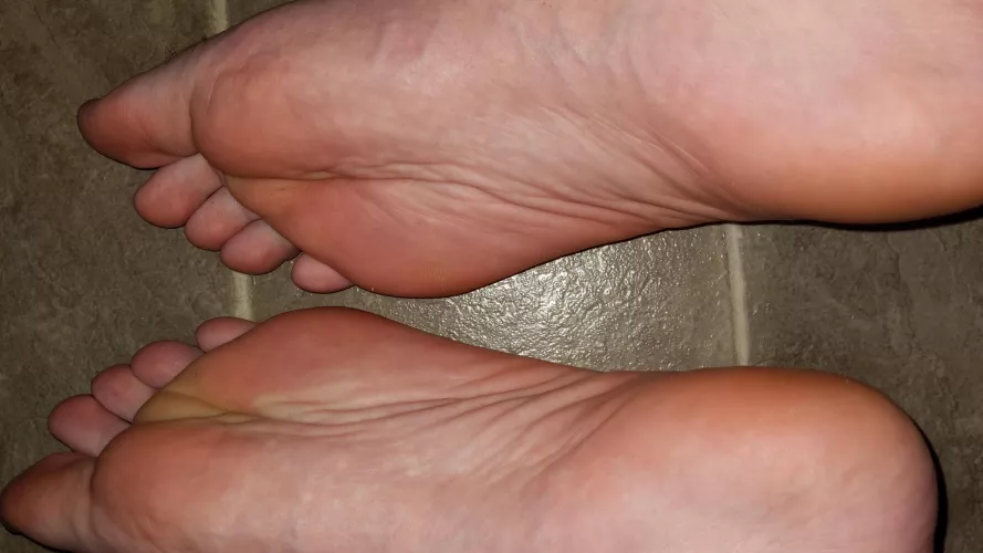 18 looking for a much older daddy, DM me 😉 by Kaden_ca