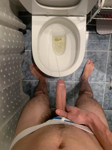 18 m UK my daily piss 🥵 it’s tough to piss with a hard on by BJTwink2000