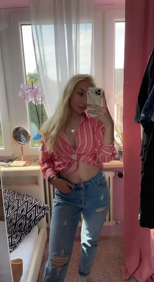 (18) would you masturbate to my nudes if i ever sent you some daddy ? by PlunkKylie