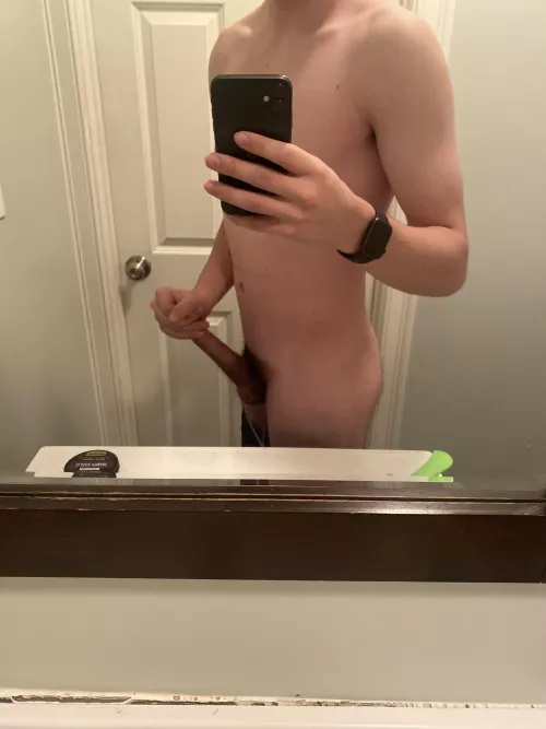 18 y/o straight guy who honestly loves male attention by RepresentativeOk7663