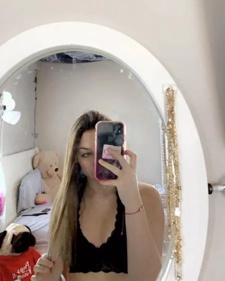 [18f] kinda like my hair in this one by lowleychloe