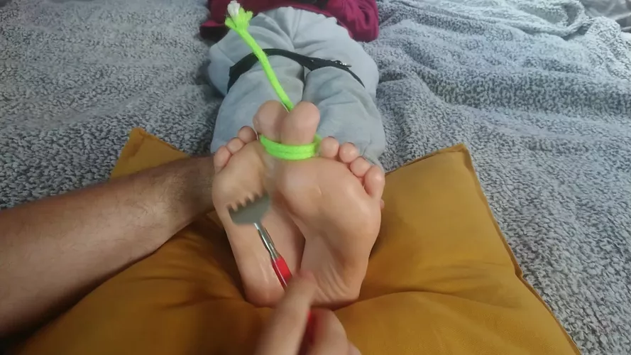 (18f, size 2) OMG! I hated that damn thing. It gets right under my toes! by TinyTaylorSexySoles