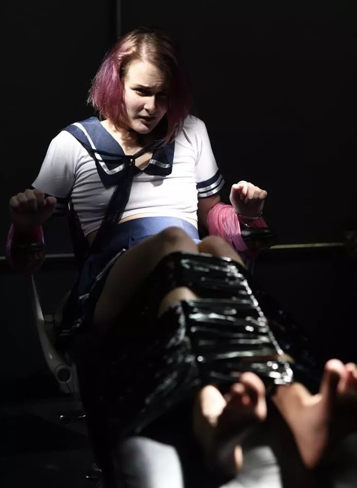 (18F) So helpless in the Doctors chair.. what will he do to me? posted by ivyminxxx