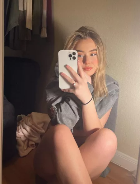 18[F4M] Upvote for nudes. I always send. Snapchat : sarika21k by tayev8206t