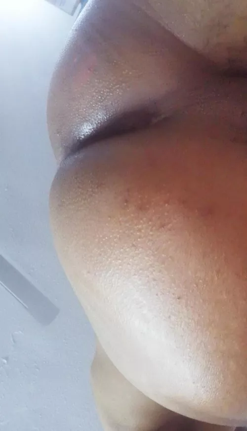 18m Shaved ass horny 😋 by IcyAd8035