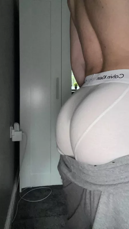 18/M Who wanna eat it? by Grondskrocknn