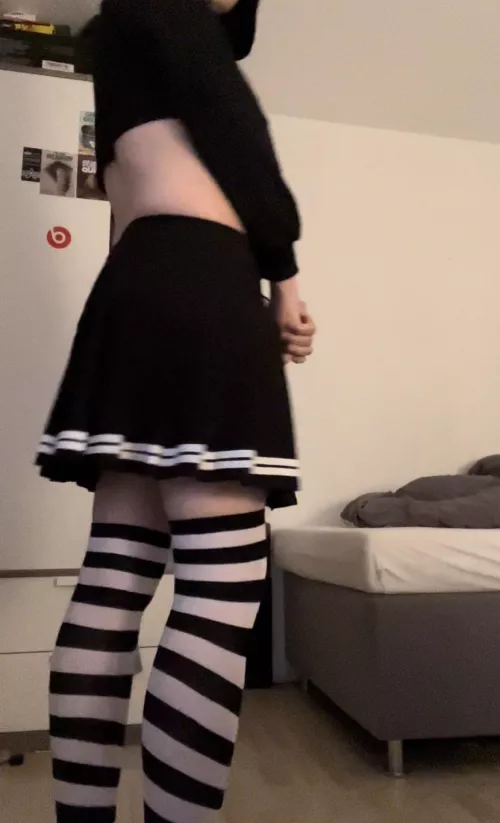 (19) Am I girly enough? ;3 by Nista2002