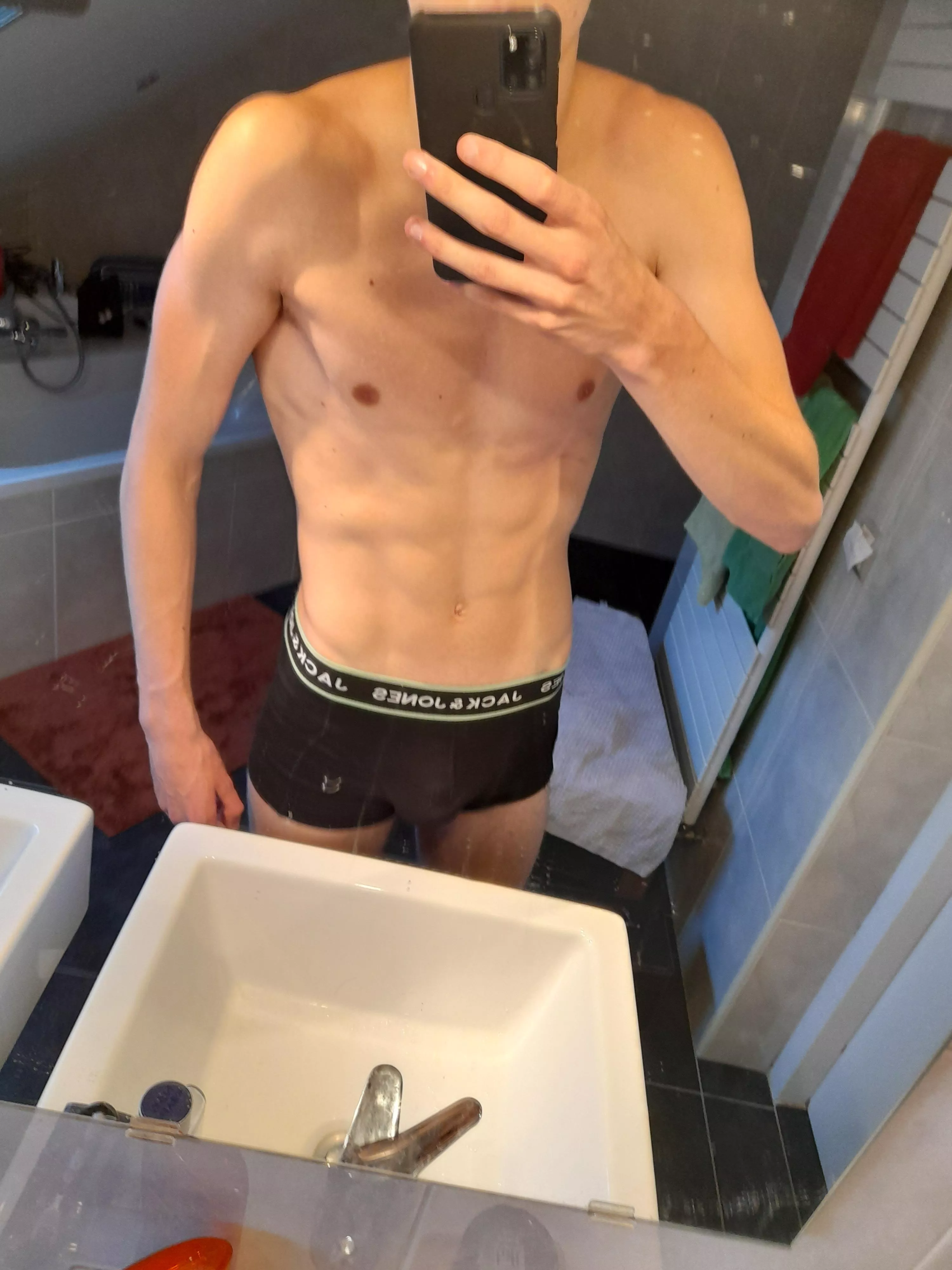 19 and i love to show off. Dms are open posted by DutchSouthie