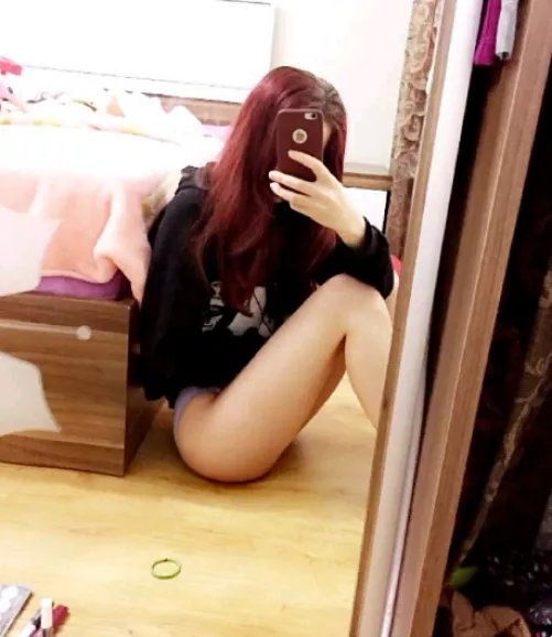 19 bi I'm looking for a milf mommy by hannahyt7