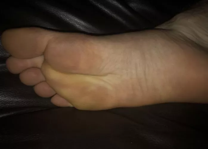 19, foot doms dm me pls🤤 by Freddus-Freakus