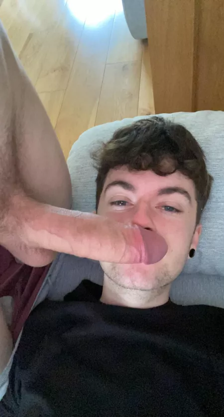 19, I love my daddy’s big cock on my face😈 just inhaling it by Smoothsubbottom