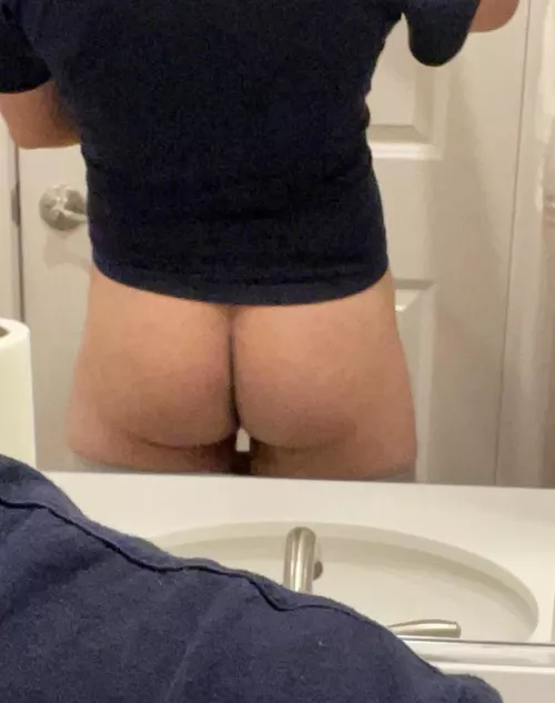 [19] I’m a straight man! Don’t you dare call my ass cute. >:( by str8brooo