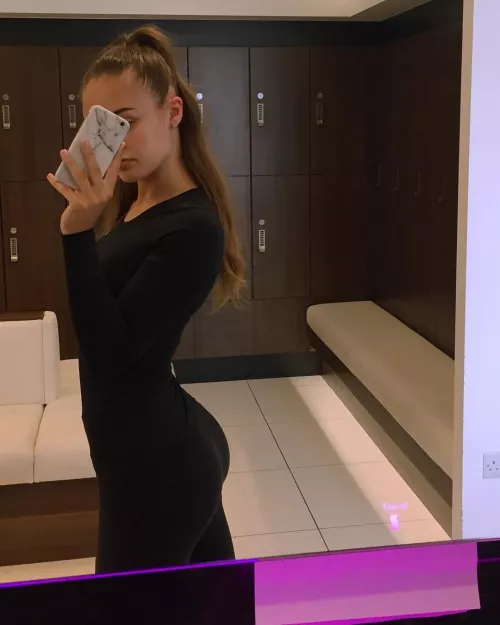 19 m 9 inch cock I love girls in yoga pants always been my fetish anyone with hot pics or vids of girls in yoga pants or girls with them in yoga pants message me or kik me @ adamcockie2332 for fun by Adamhugecock2232