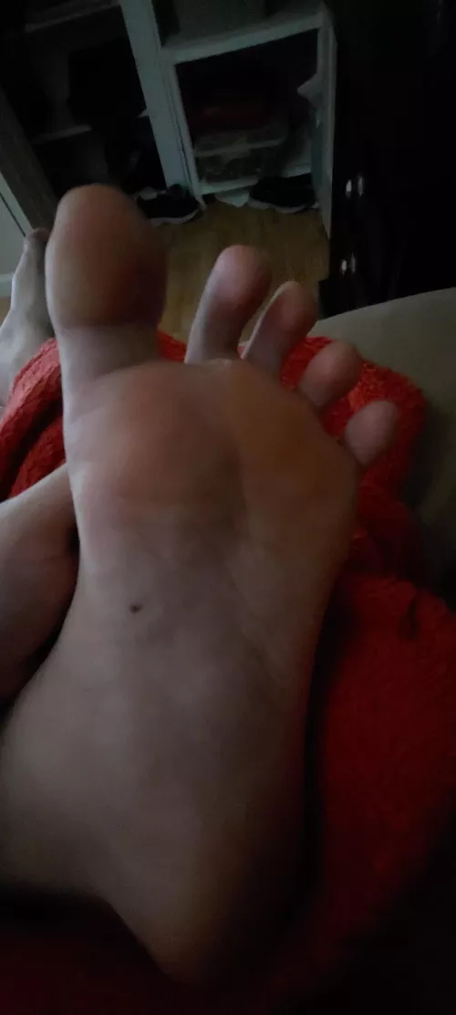 [19] My feet are yours; what do you want to do with them? by PawsNSoles