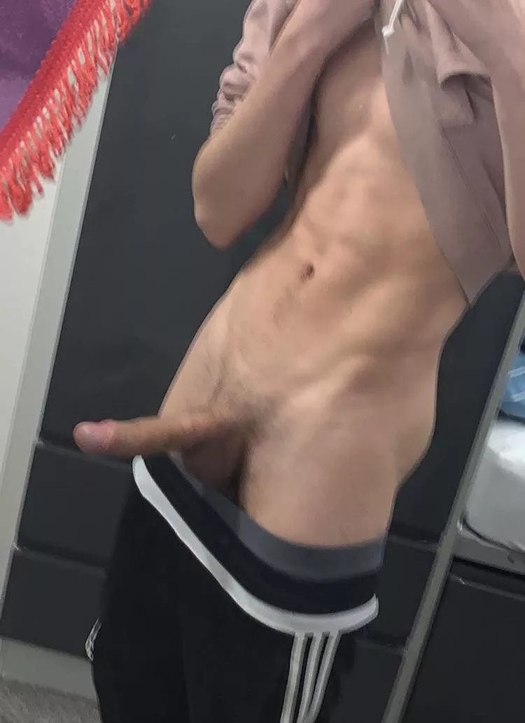 19 UK. Who’s hungry?😈 posted by DingDongus689